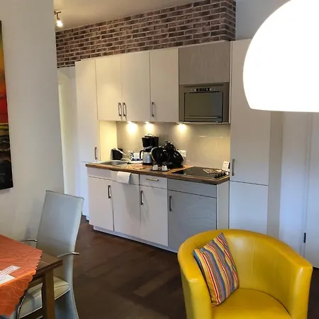 Haus Regini Regini 03 *